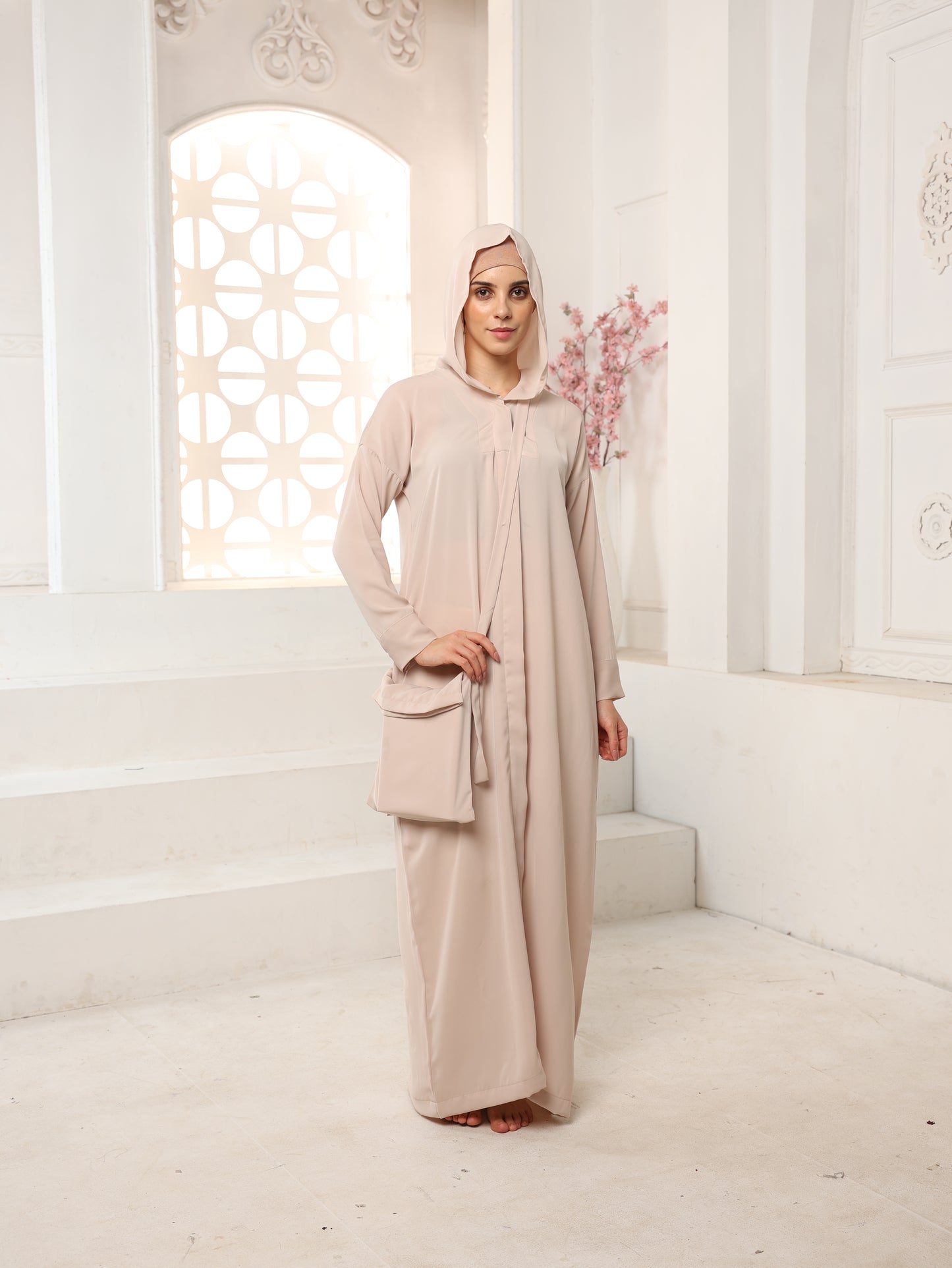 Elegant Umrah Abaya with Attached Cap & Bag– Modesty & Comfort Combined