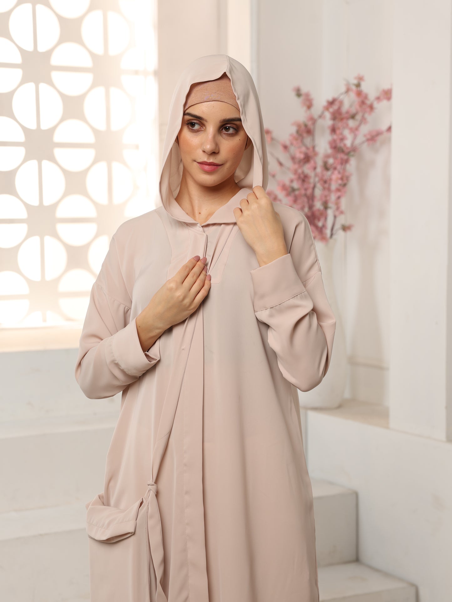 Elegant Umrah Abaya with Attached Cap & Bag– Modesty & Comfort Combined