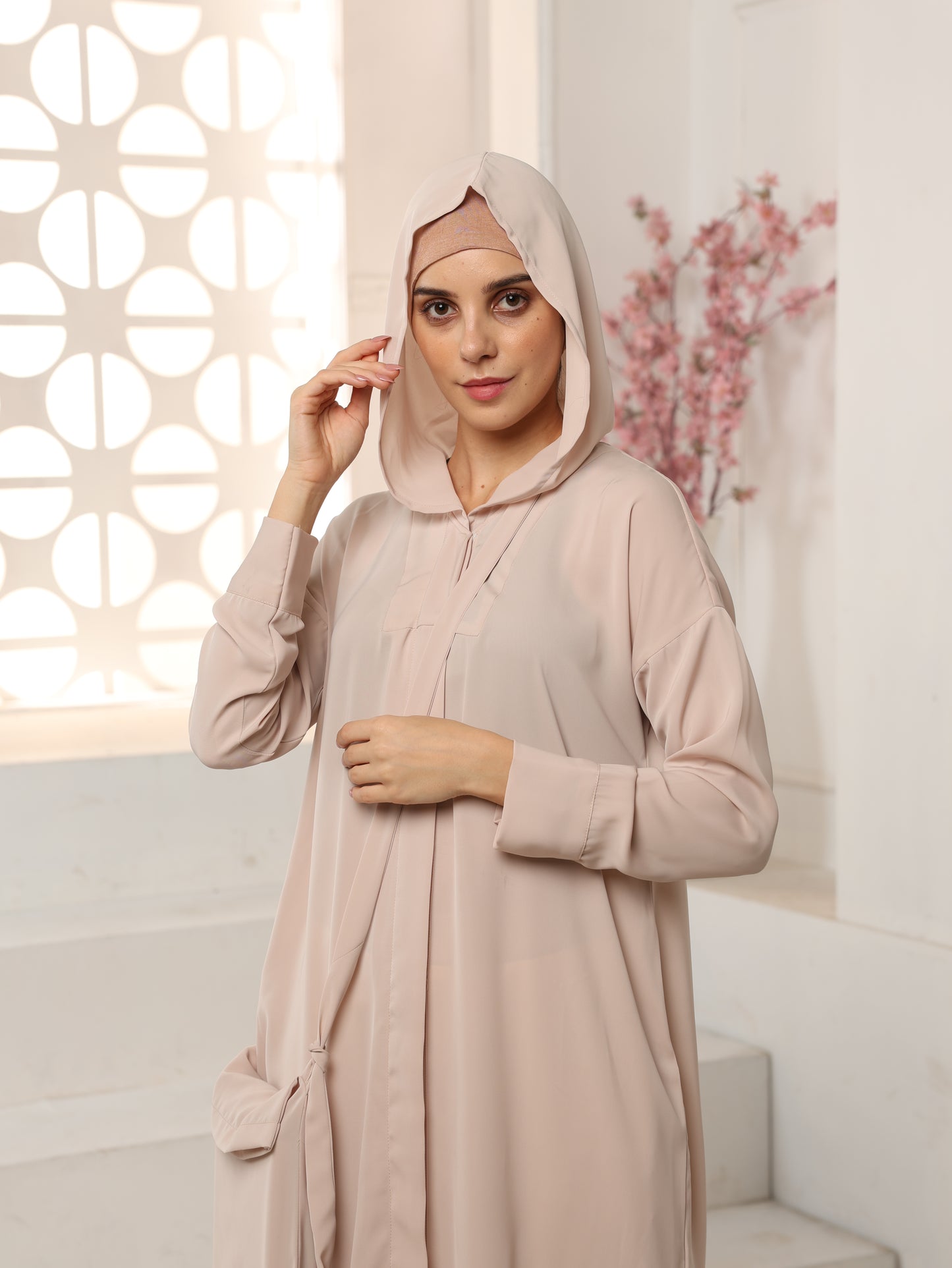 Elegant Umrah Abaya with Attached Cap & Bag– Modesty & Comfort Combined