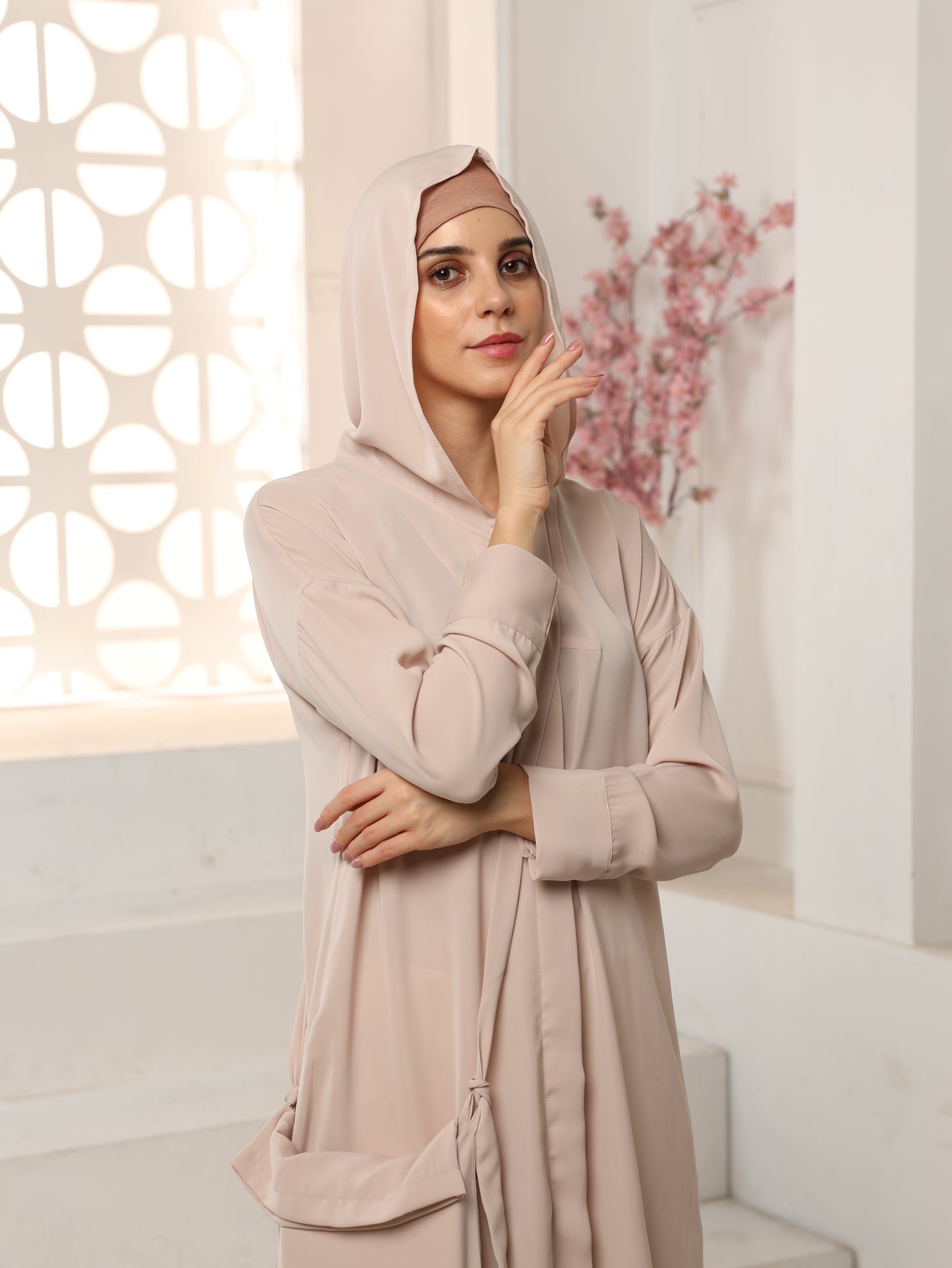 Elegant Umrah Abaya with Attached Cap & Bag– Modesty & Comfort Combined