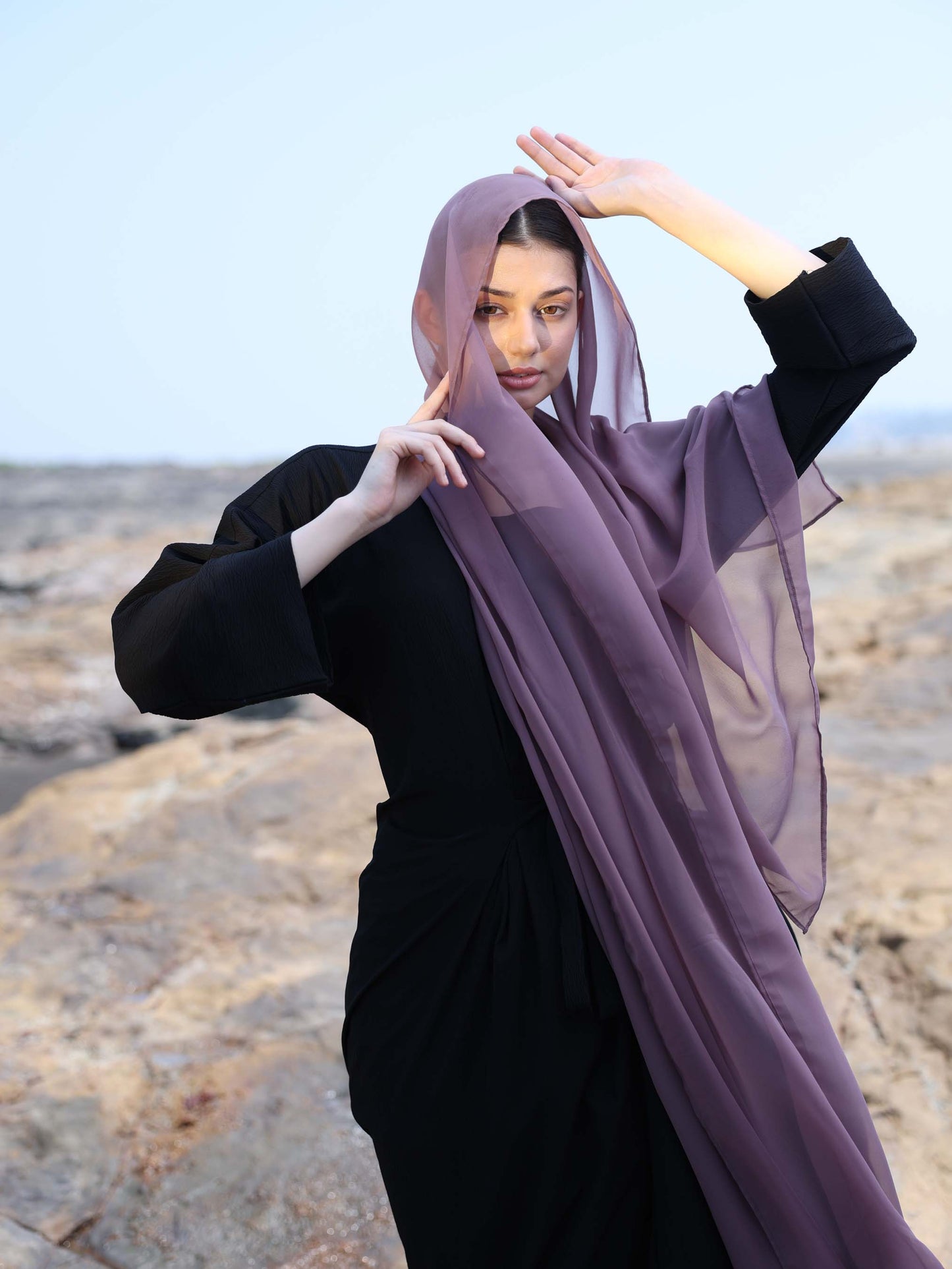 Serene Knot Abaya in Noir Black