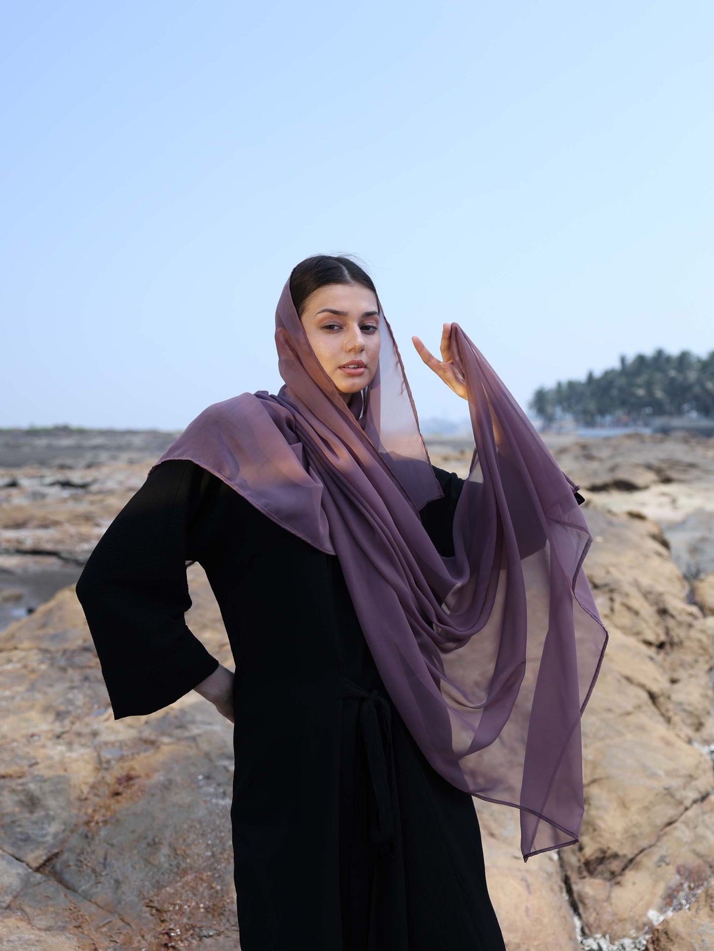 Serene Knot Abaya in Noir Black
